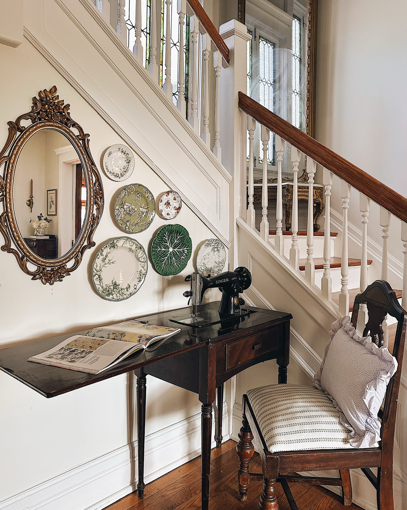 Still Photo Sundays 📷
1st photo: Staircase plate wall moment ~ we’re going green for spring 🌱
#2. Switched out the boys’ portrait frames - love the vintage look but need to bring the mats to a closer color tone (with paint). Sharing the before + after reel this week 🎥
3. Date night outfit: handbag & shoes from @goodwillwny - glasses from @visualeyes716 - blouse: @asterandlilies 
4. Dinner date @black.iron.bystro did not disappoint
5. Barre class with my mom, sister, & friend ♥️ @barre3buffalo 
6. Antique shopping @roaring.spring.home - admiring my talented friend Alexis’ @buffalobrushstrokes paintings 👩🏻‍🎨
7. New life on our front porch 🪺
8. We made rainbow bagels from scratch and they turned out delicious! 🌈

The weather is warming up, the @buffalosabres are in the playoffs and our city is buzzing with excitement 🦬💙💛